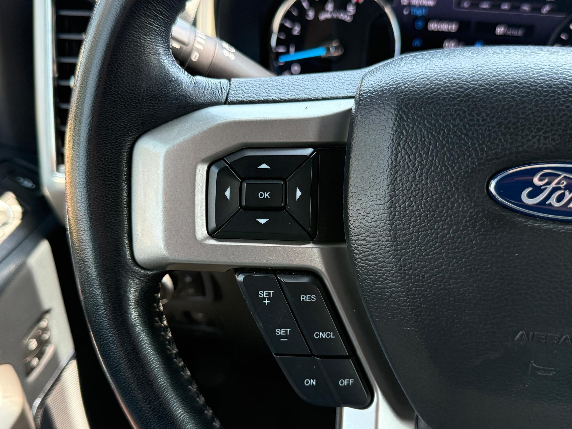 2022 Ford Super Duty F-250 SRW LARIAT 4WD Crew Cab 8' Box