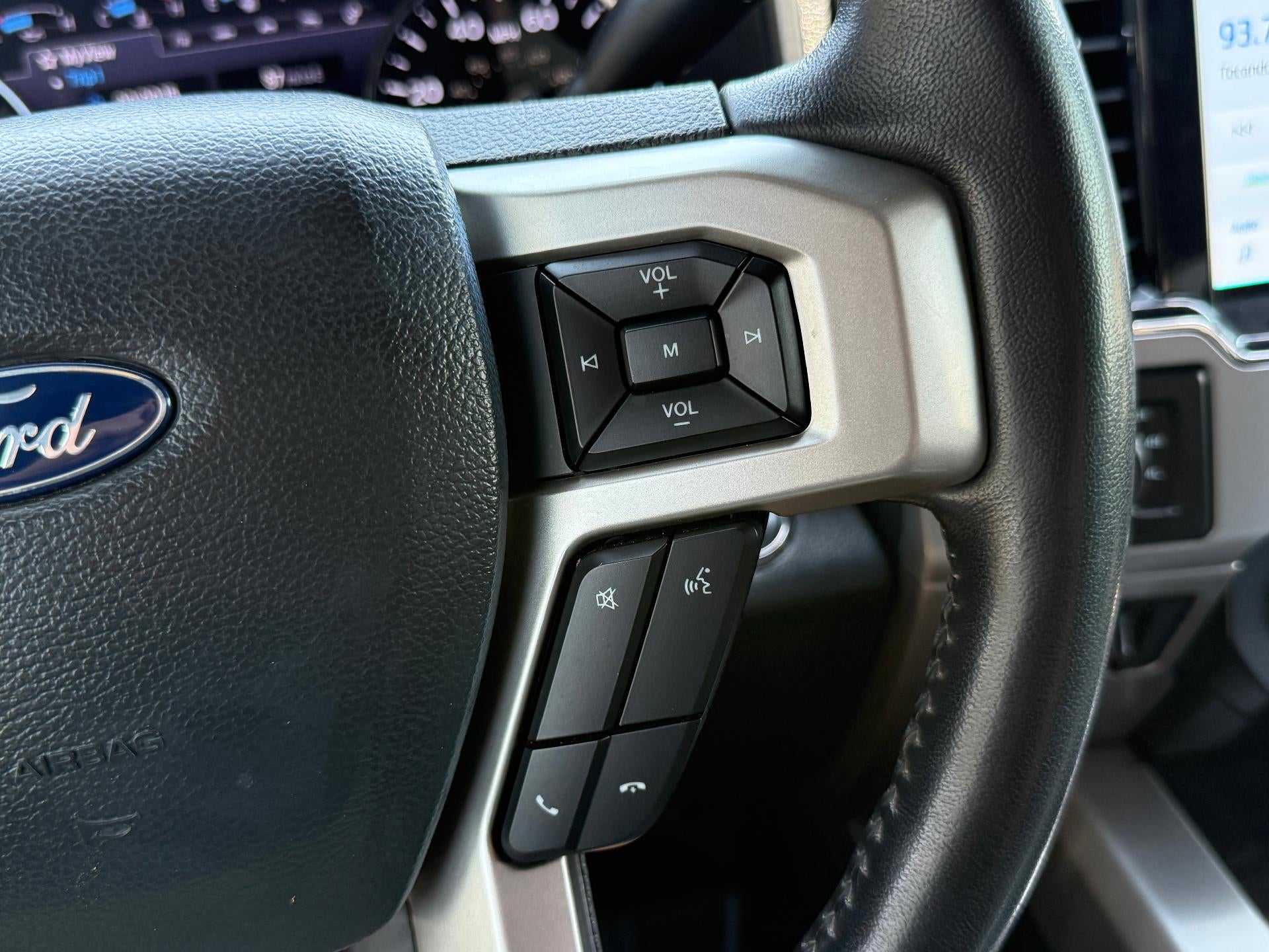 2022 Ford Super Duty F-250 SRW LARIAT 4WD Crew Cab 8' Box