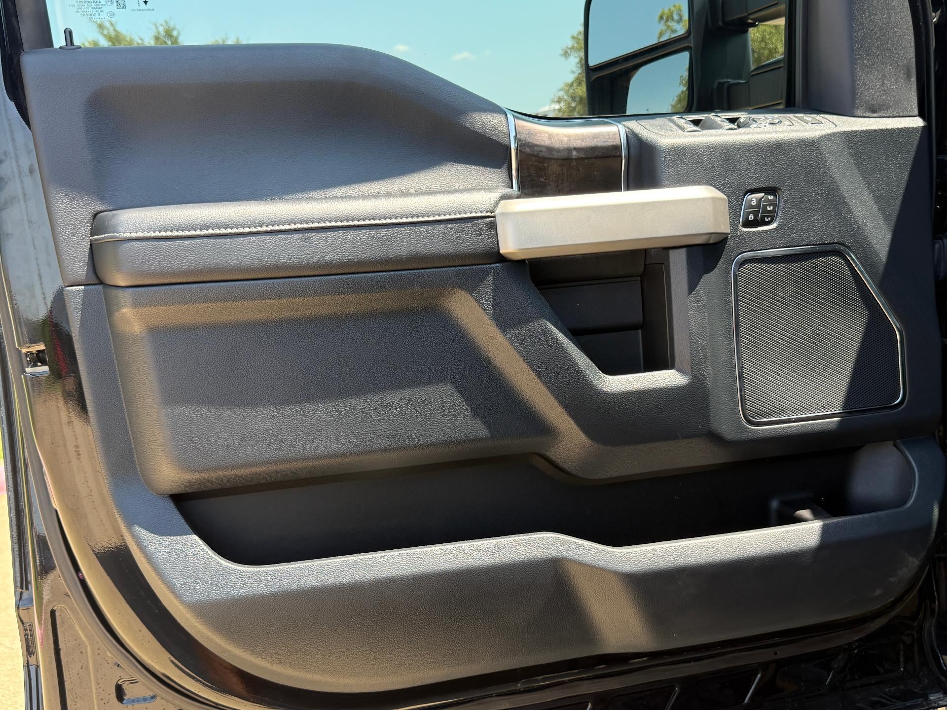 2022 Ford Super Duty F-250 SRW LARIAT 4WD Crew Cab 8' Box