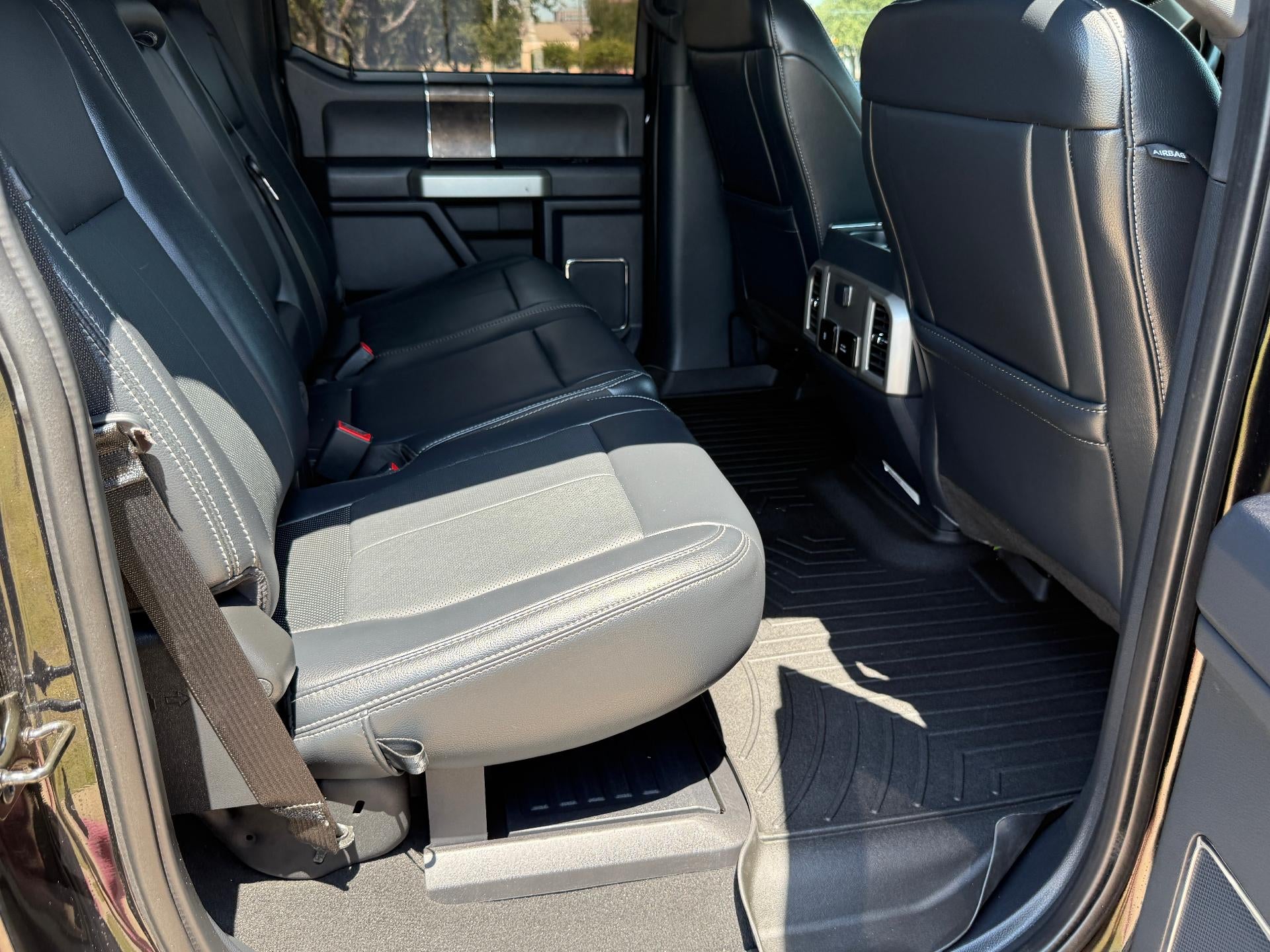 2022 Ford Super Duty F-250 SRW LARIAT 4WD Crew Cab 8' Box