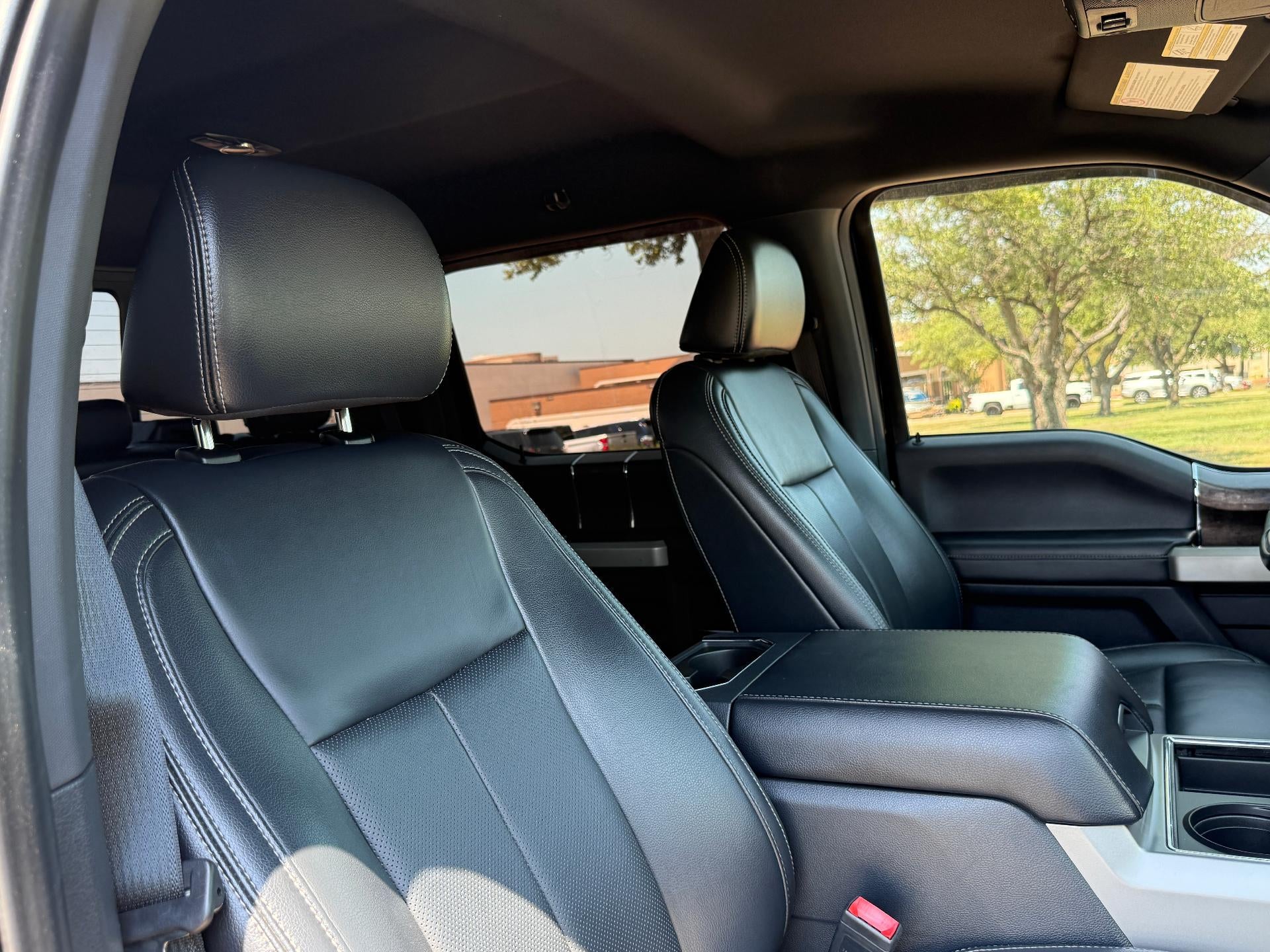 2022 Ford Super Duty F-250 SRW LARIAT 4WD Crew Cab 8' Box