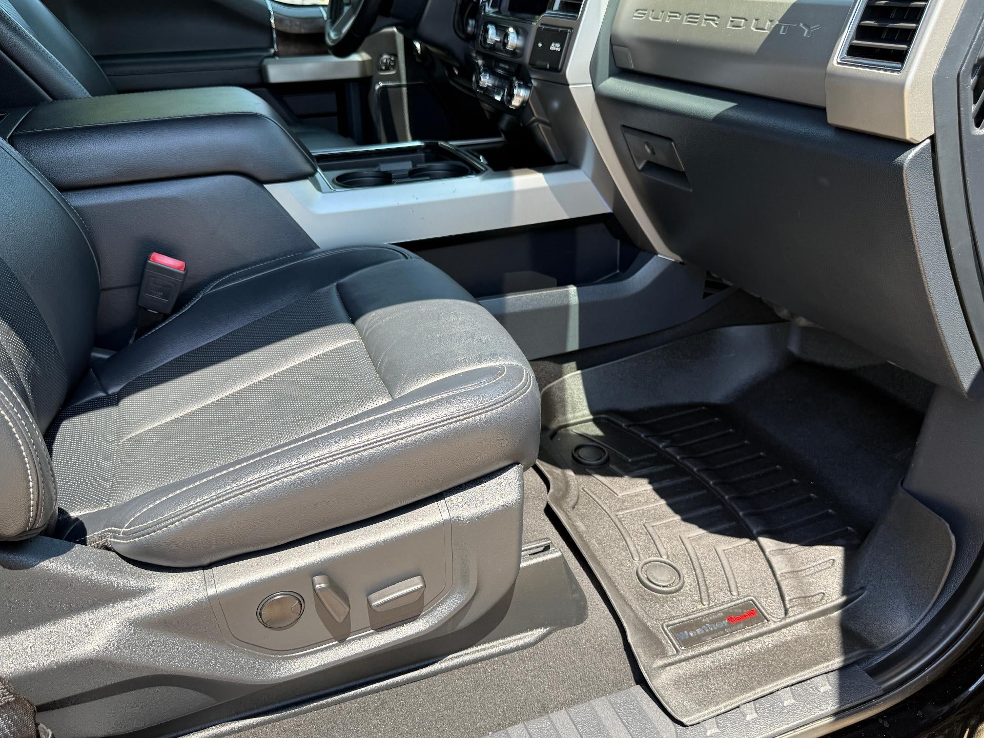 2022 Ford Super Duty F-250 SRW LARIAT 4WD Crew Cab 8' Box