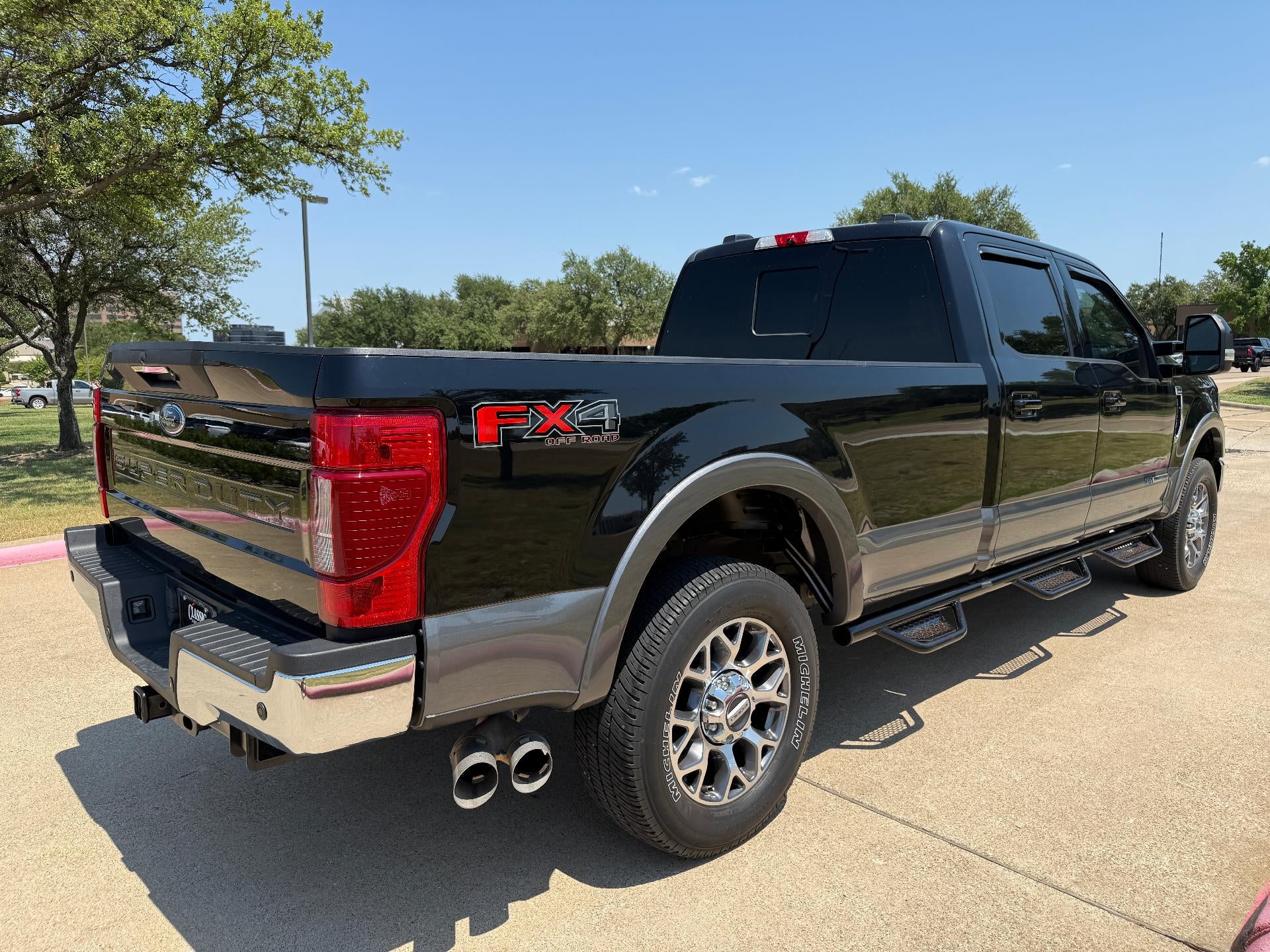 2022 Ford Super Duty F-250 SRW LARIAT 4WD Crew Cab 8' Box
