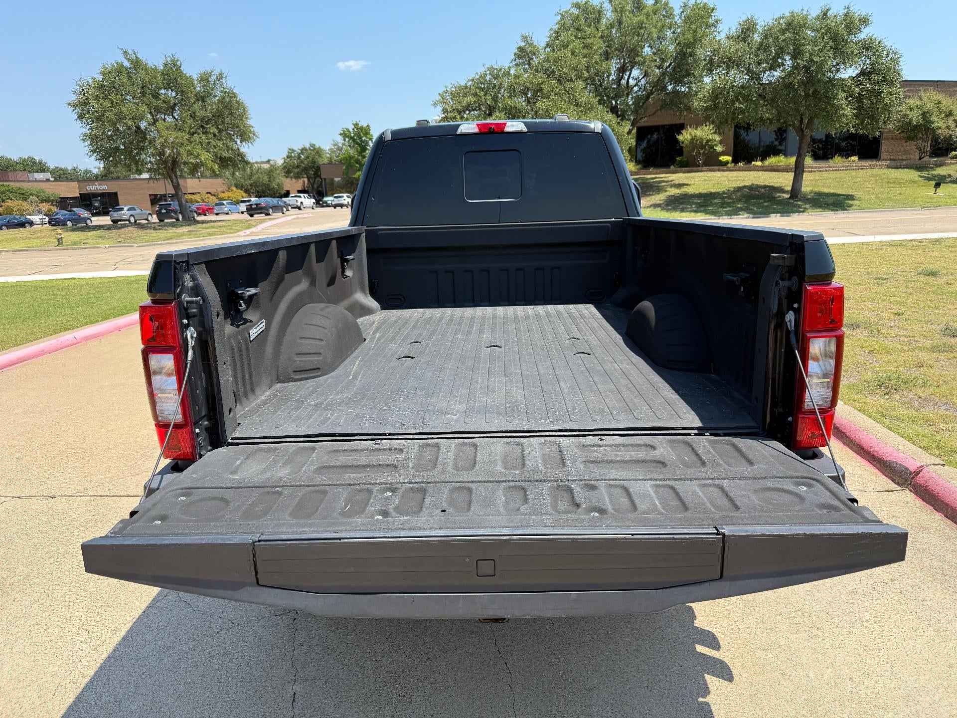 2022 Ford Super Duty F-250 SRW LARIAT 4WD Crew Cab 8' Box