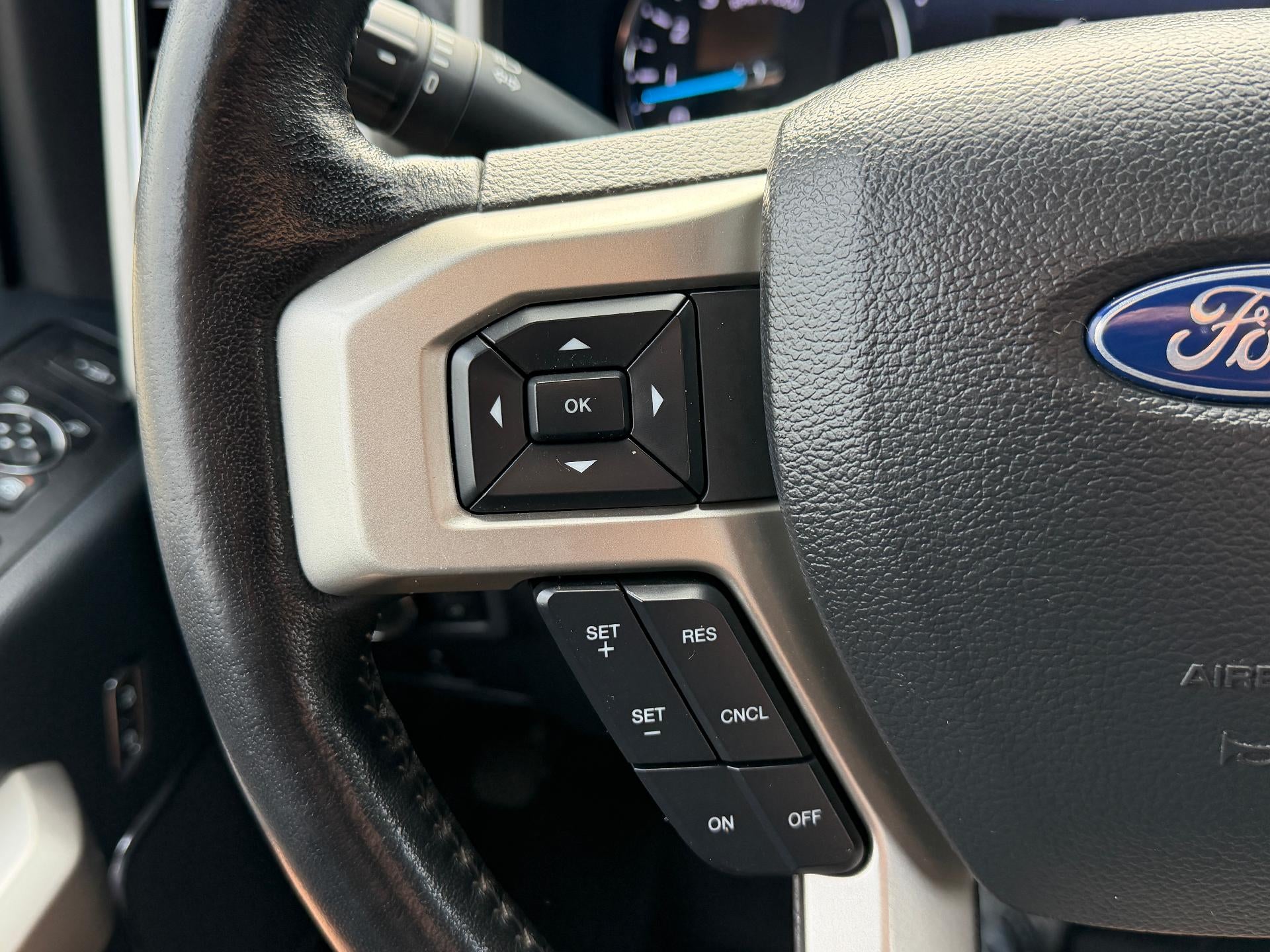 2022 Ford Super Duty F-250 SRW LARIAT 4WD Crew Cab 8' Box
