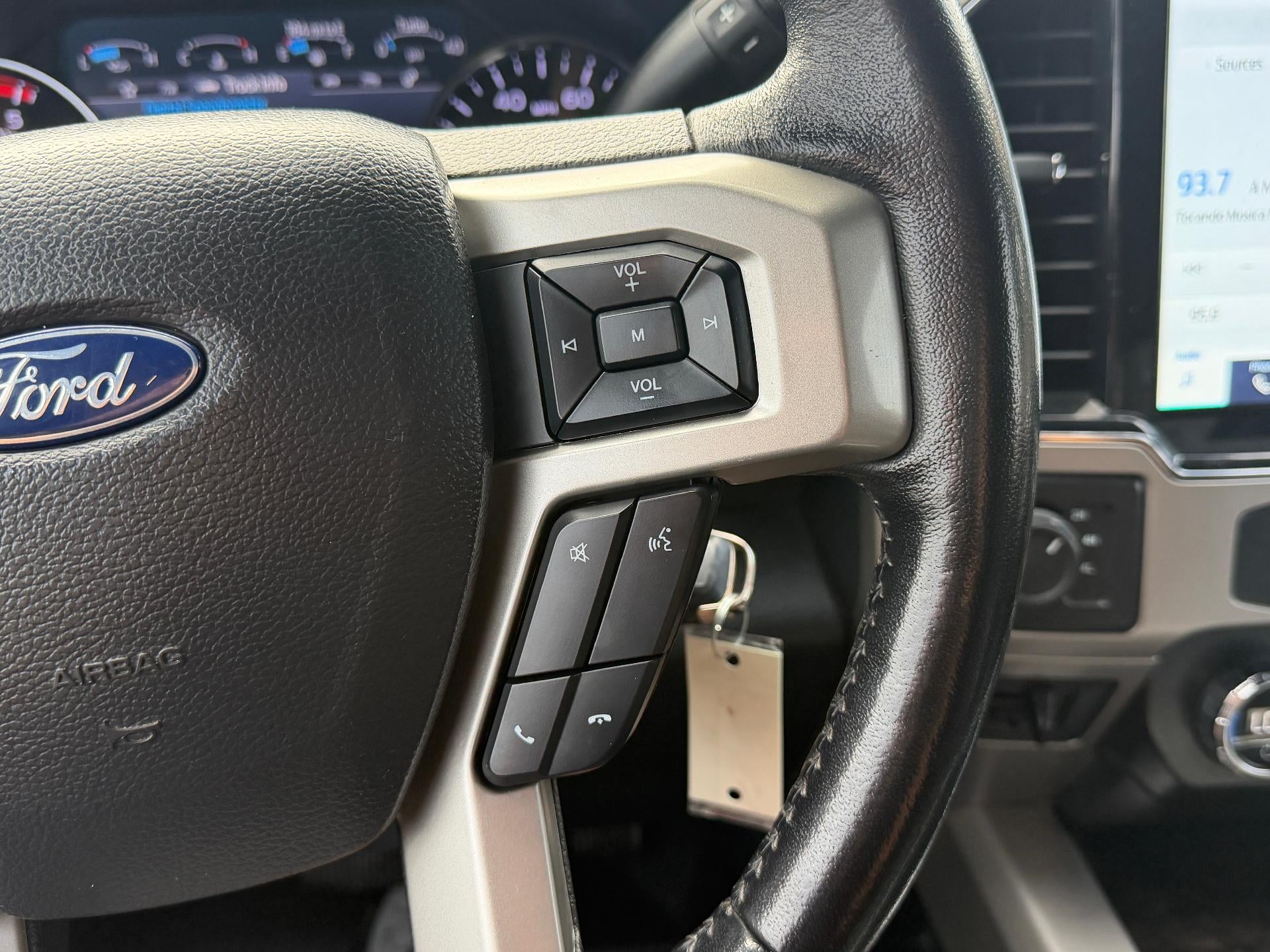 2022 Ford Super Duty F-250 SRW LARIAT 4WD Crew Cab 8' Box