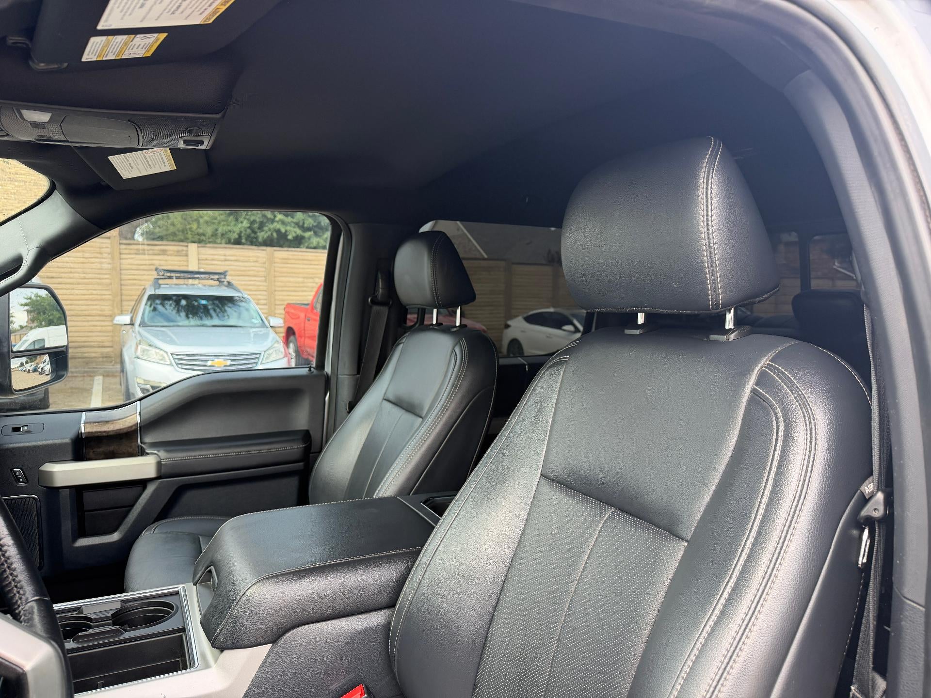 2022 Ford Super Duty F-250 SRW LARIAT 4WD Crew Cab 8' Box