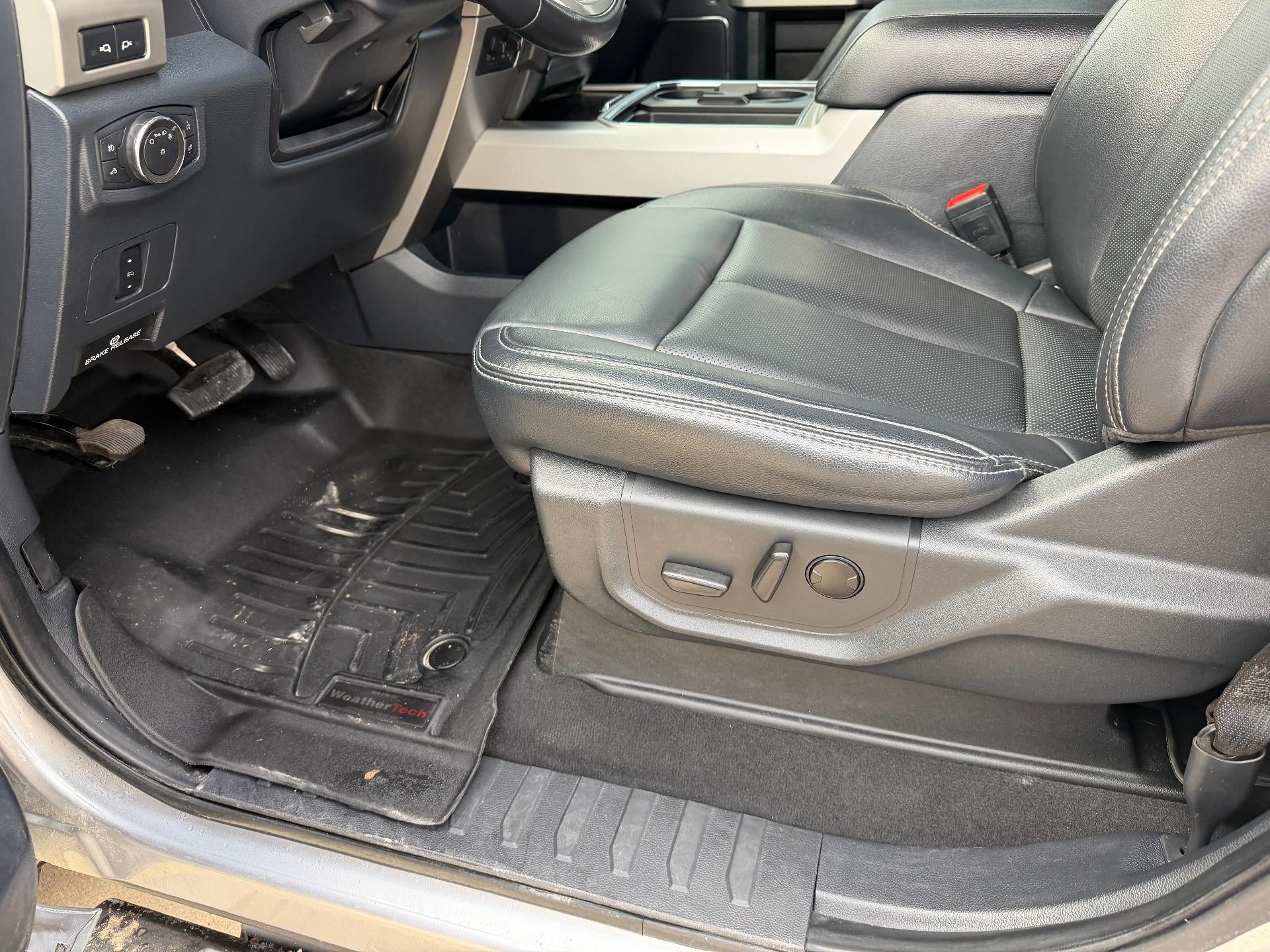 2022 Ford Super Duty F-250 SRW LARIAT 4WD Crew Cab 8' Box