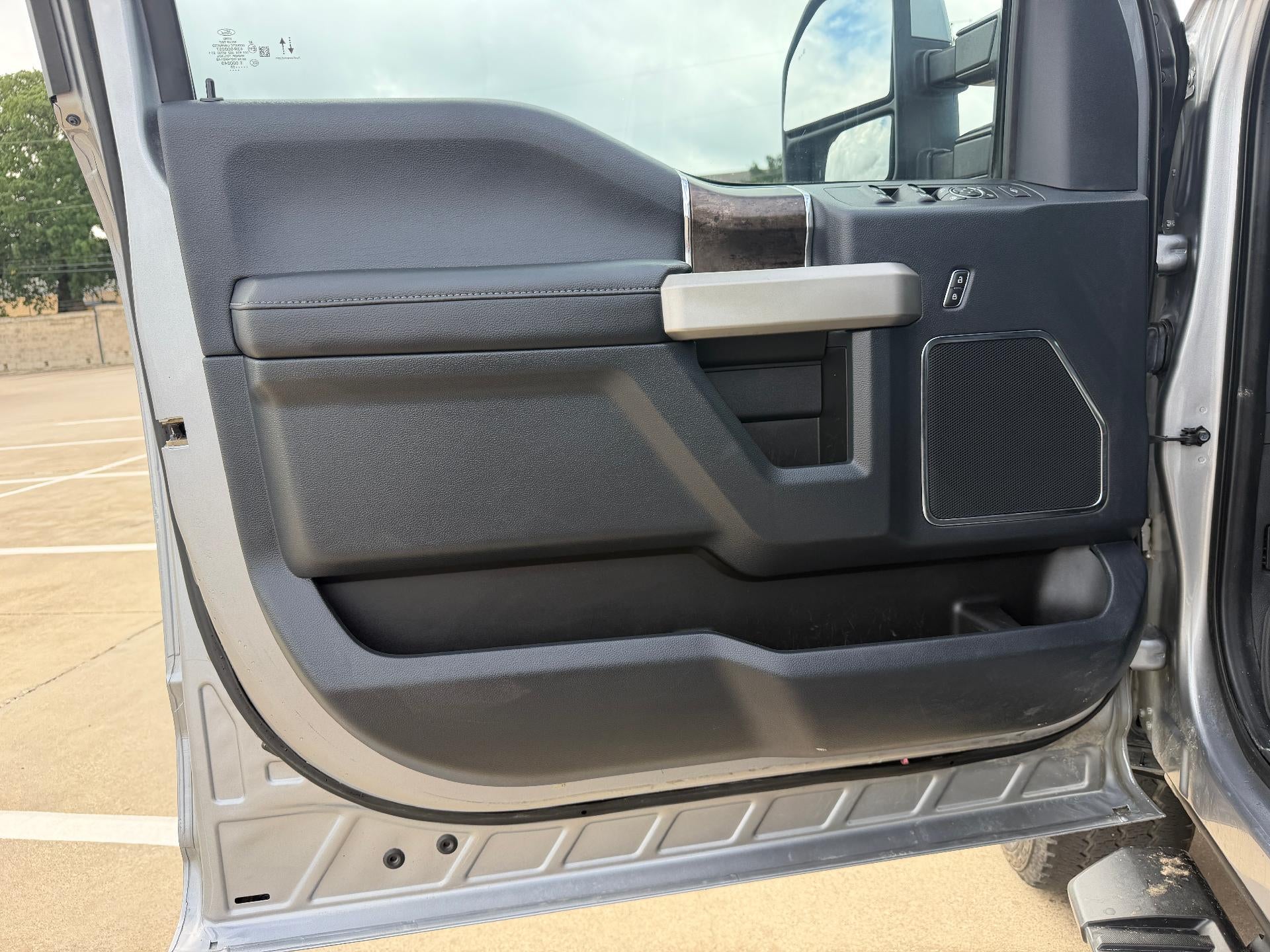 2022 Ford Super Duty F-250 SRW LARIAT 4WD Crew Cab 8' Box