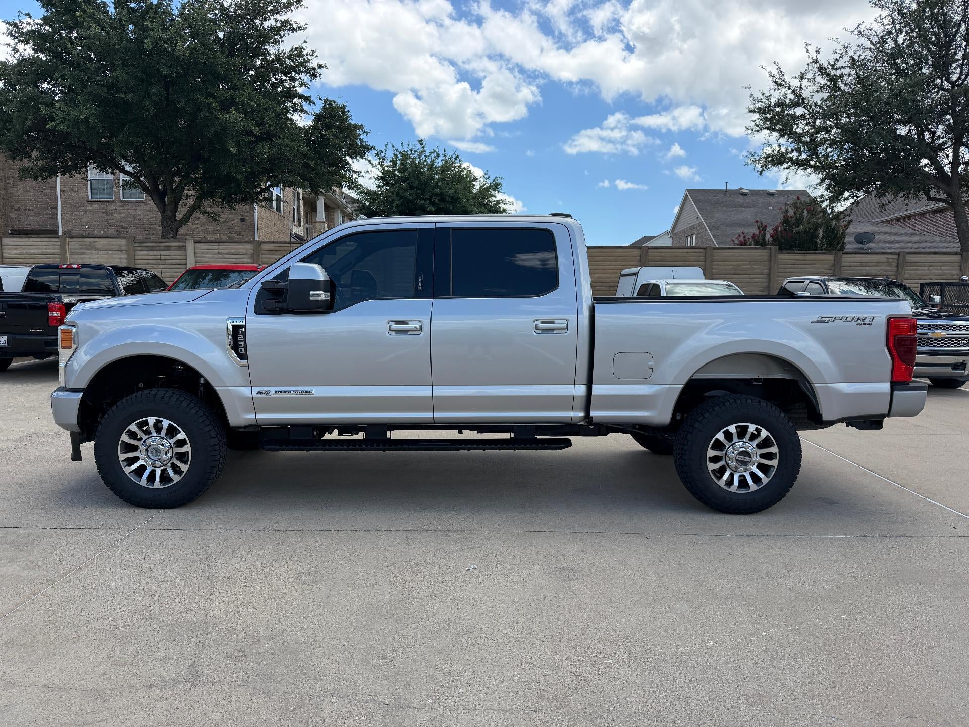 2022 Ford Super Duty F-250 SRW LARIAT 4WD Crew Cab 8' Box
