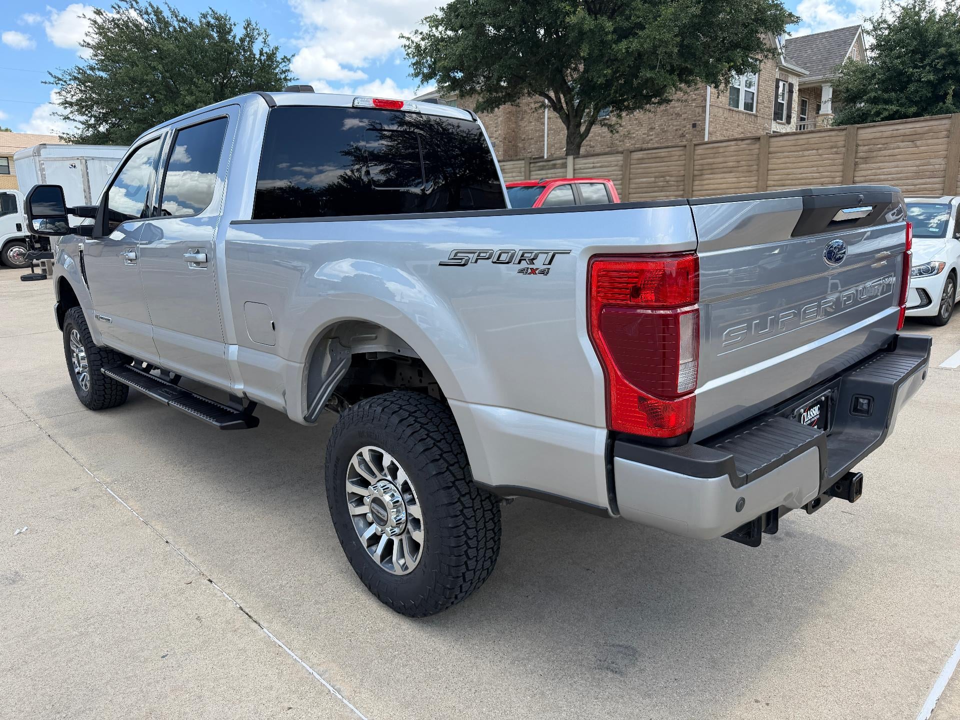 2022 Ford Super Duty F-250 SRW LARIAT 4WD Crew Cab 8' Box