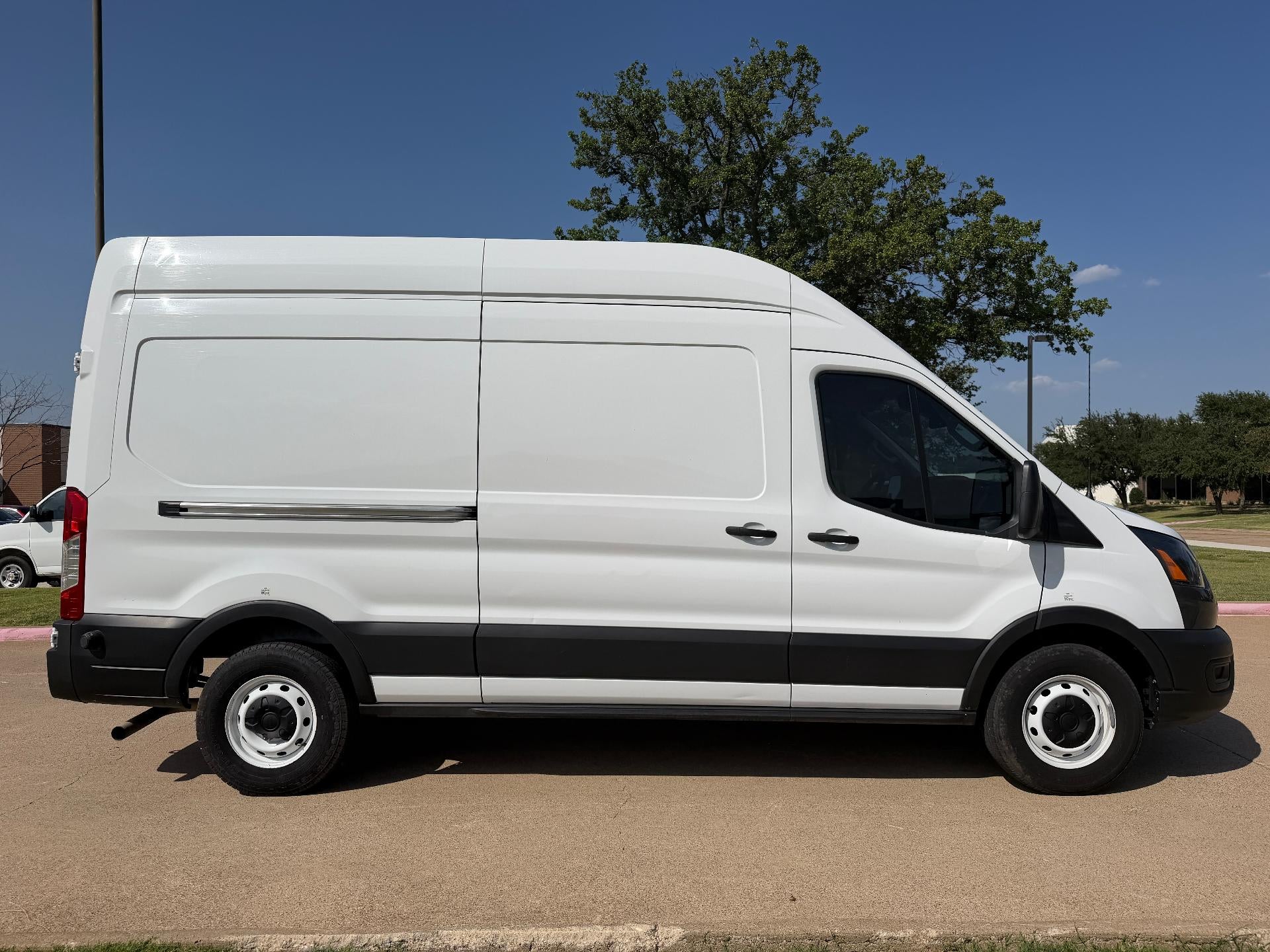 2023 Ford Transit Cargo Van T-250 148" Hi Rf 9070 GVWR RWD