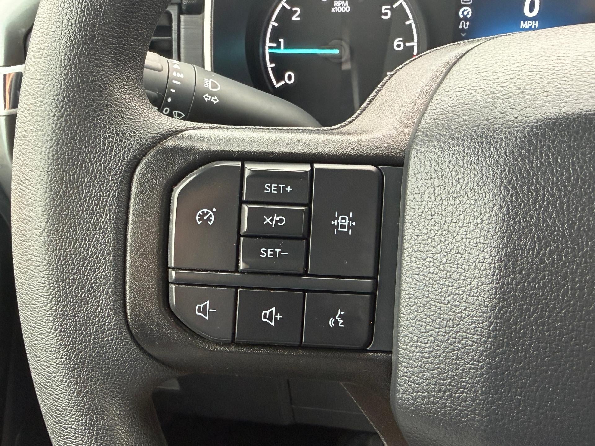 2023 Ford F-150 XL 2WD SuperCrew 5.5' Box