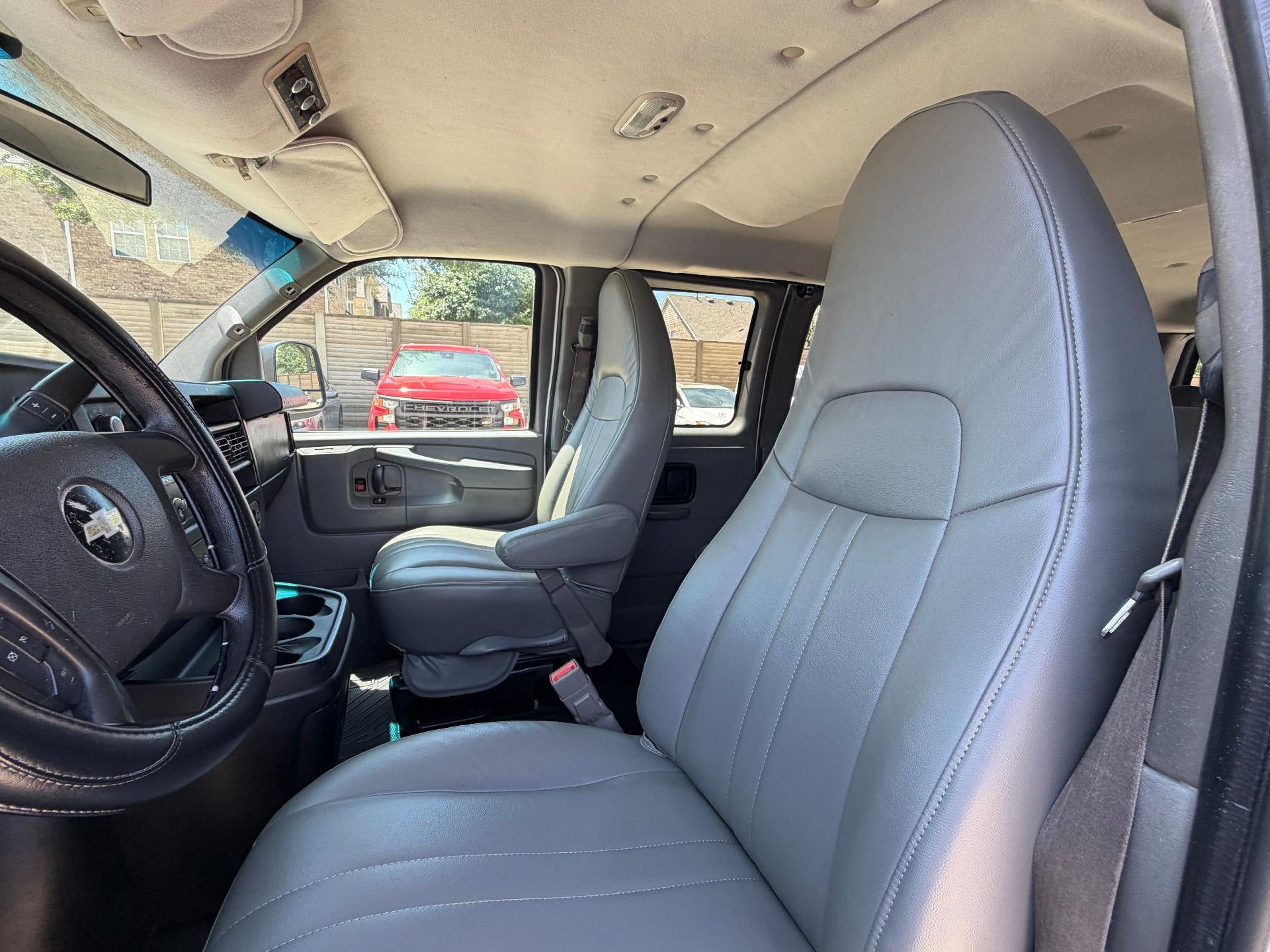 2015 Chevrolet Express Passenger 2500 Regular Wheelbase Rear-Wheel Drive 1LT