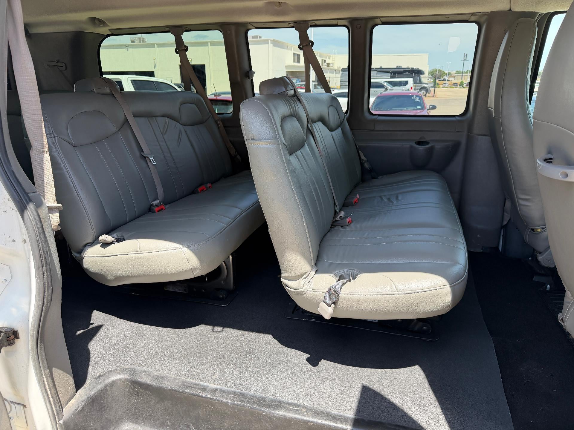 2015 Chevrolet Express Passenger 2500 Regular Wheelbase Rear-Wheel Drive 1LT