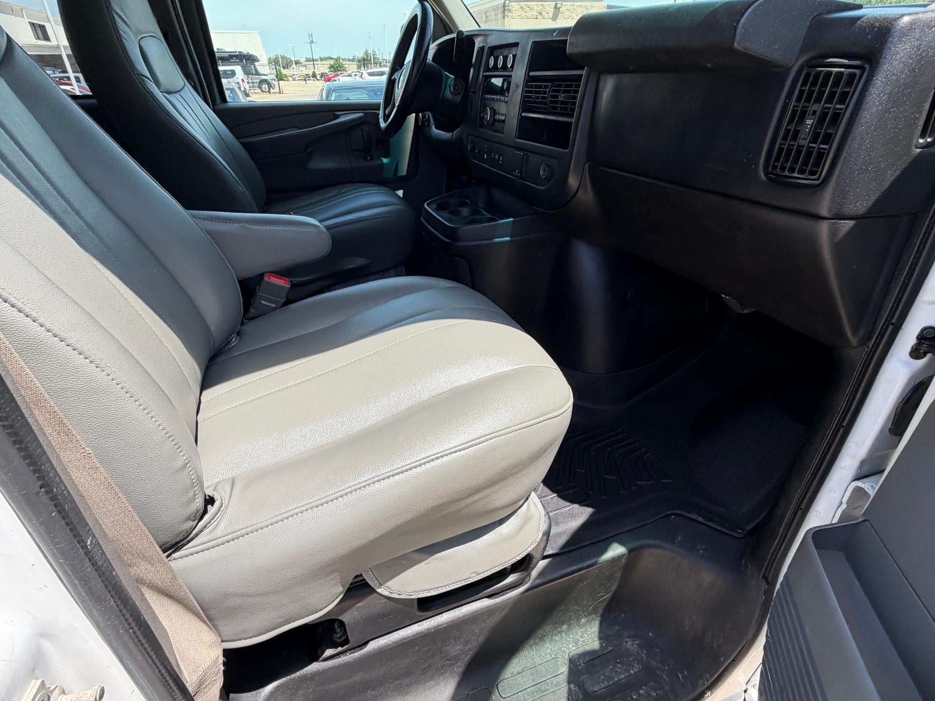 2015 Chevrolet Express Passenger 2500 Regular Wheelbase Rear-Wheel Drive 1LT