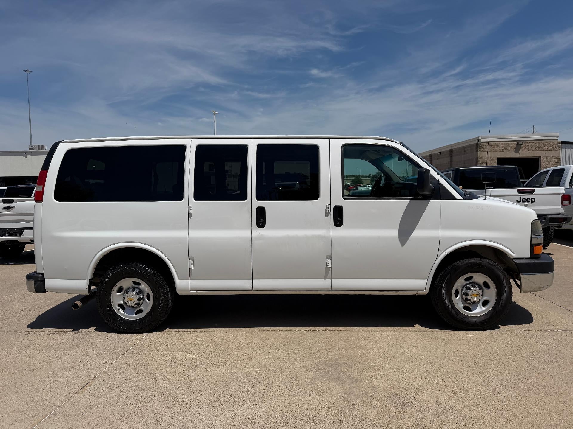 2015 Chevrolet Express Passenger 2500 Regular Wheelbase Rear-Wheel Drive 1LT