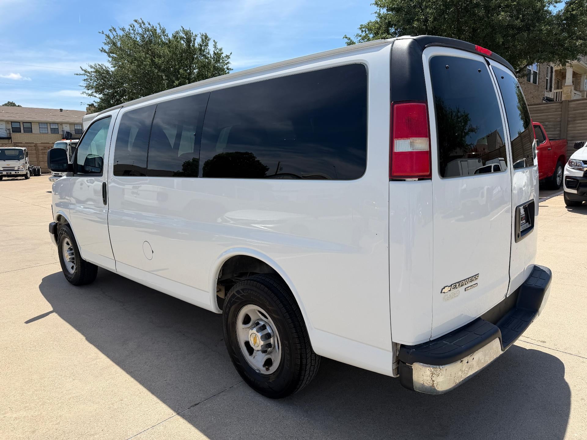 2015 Chevrolet Express Passenger 2500 Regular Wheelbase Rear-Wheel Drive 1LT