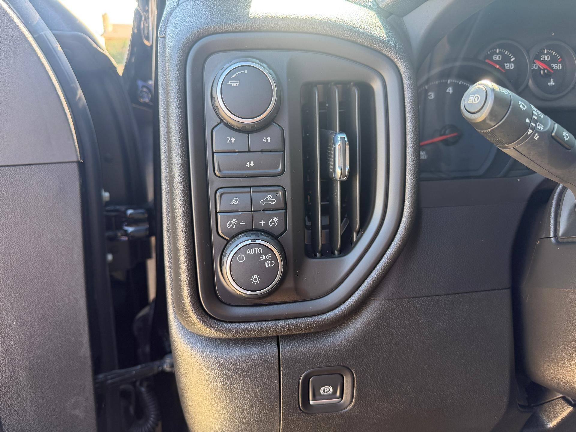 2024 Chevrolet Silverado 2500 HD Crew Cab Standard Box 4-Wheel Drive Custom