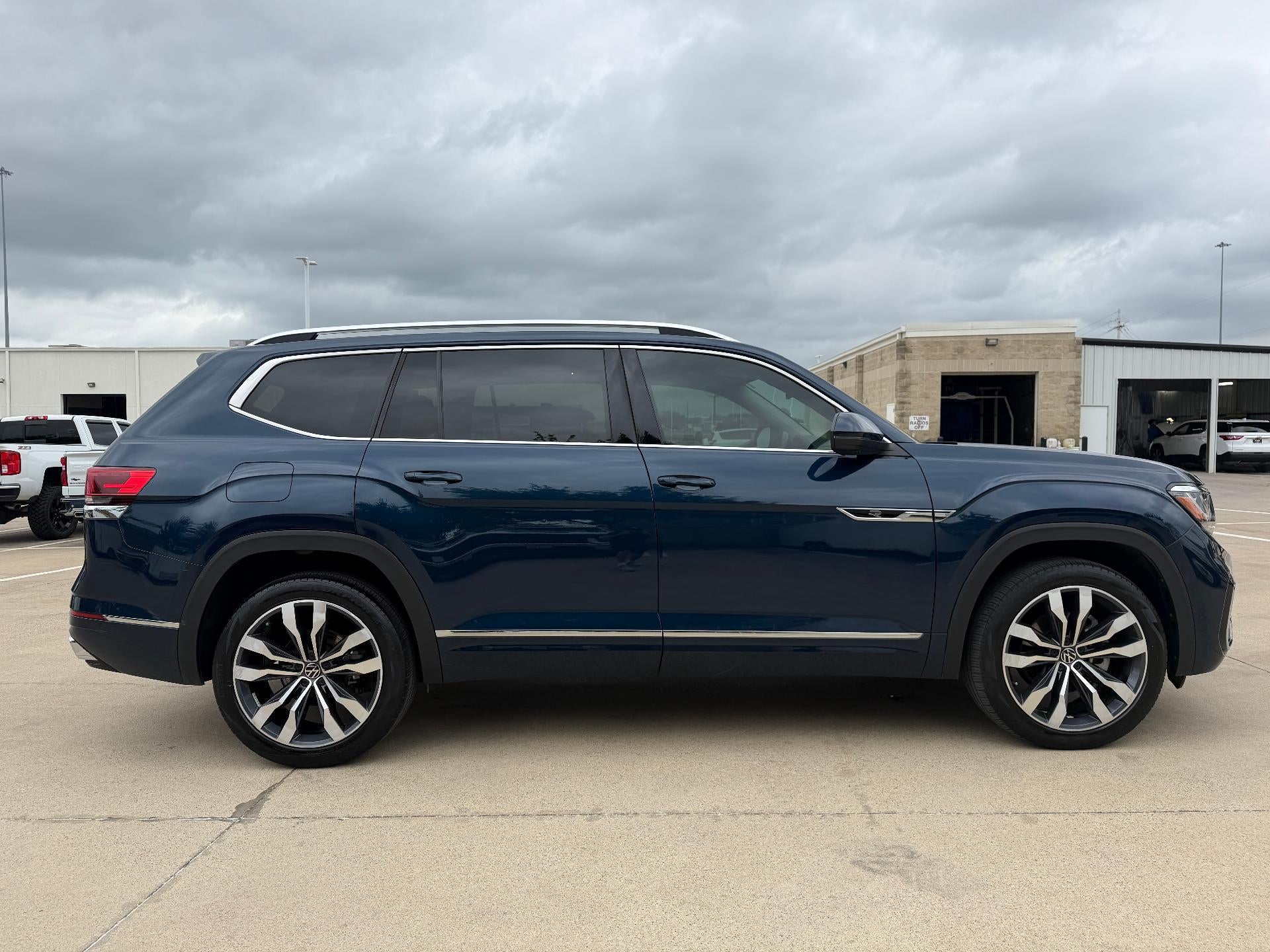 2023 Volkswagen Atlas 3.6L V6 SEL Premium R-Line 4MOTION