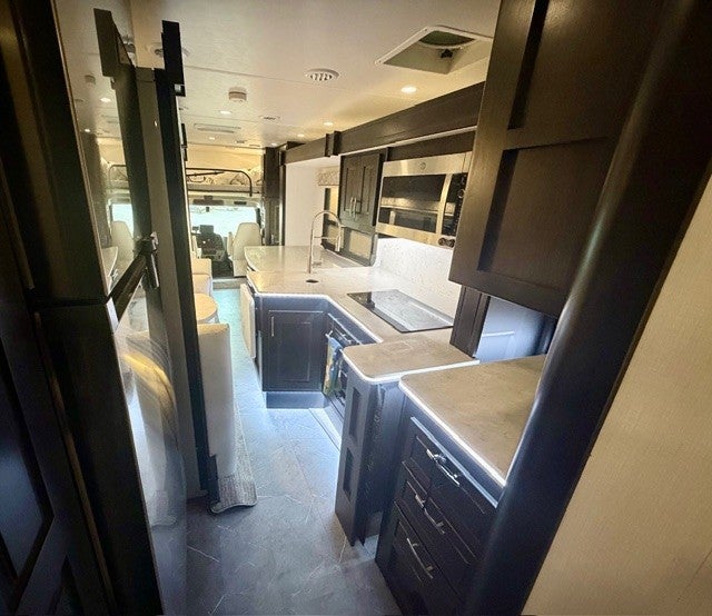 2023 DYNAMAX DX3 37TS Base