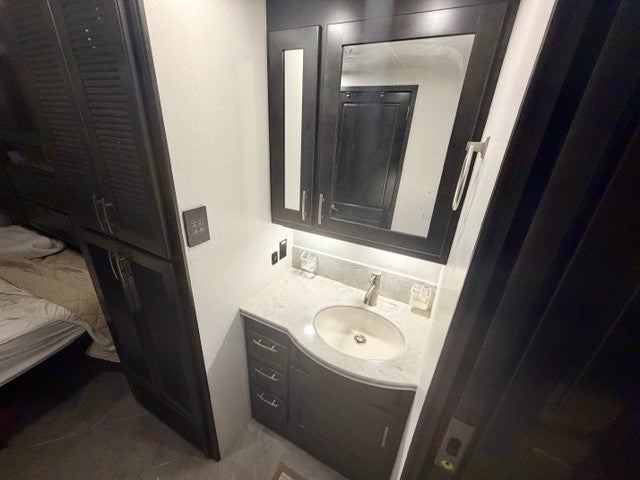 2023 DYNAMAX DX3 37TS Base