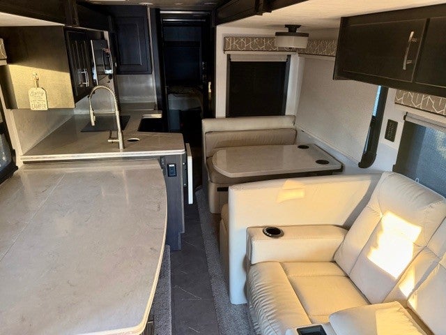 2023 DYNAMAX DX3 37TS Base