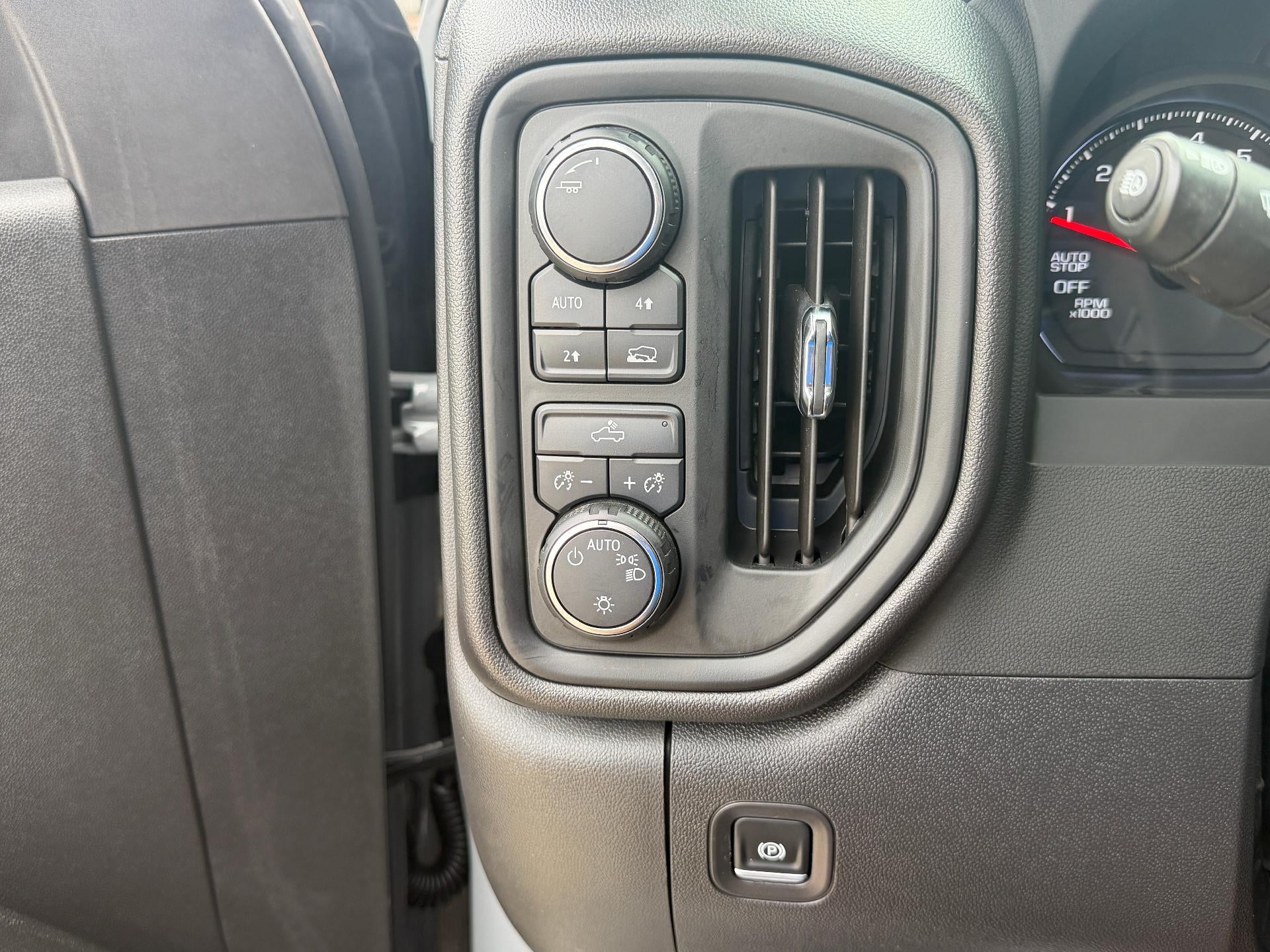 2025 Chevrolet Silverado 1500 Crew Cab Short Box 4-Wheel Drive Custom