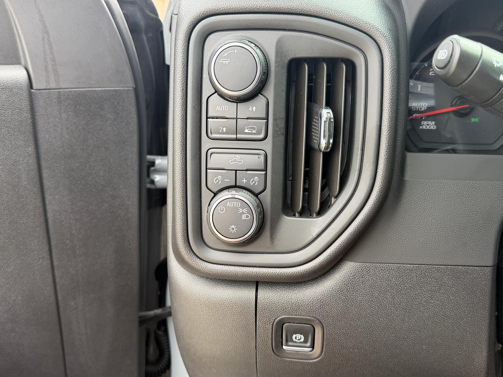 2025 Chevrolet Silverado 1500 Crew Cab Short Box 4-Wheel Drive Custom