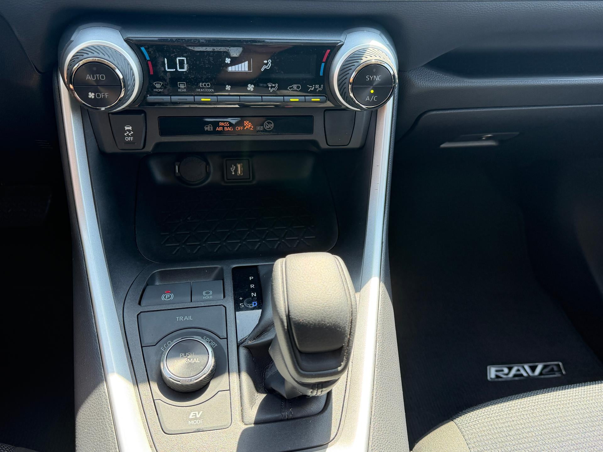 2025 Toyota RAV4 Hybrid LE AWD (Natl)