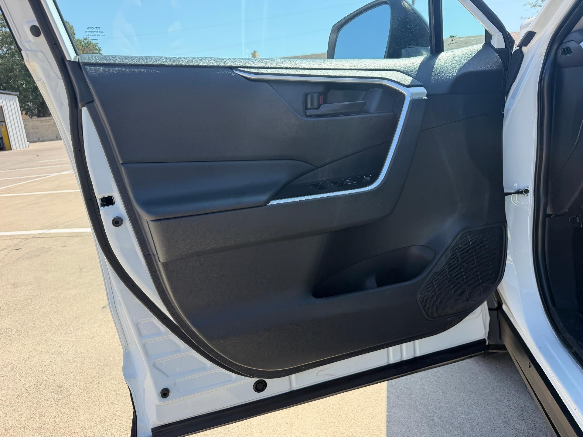 2025 Toyota RAV4 Hybrid LE AWD (Natl)
