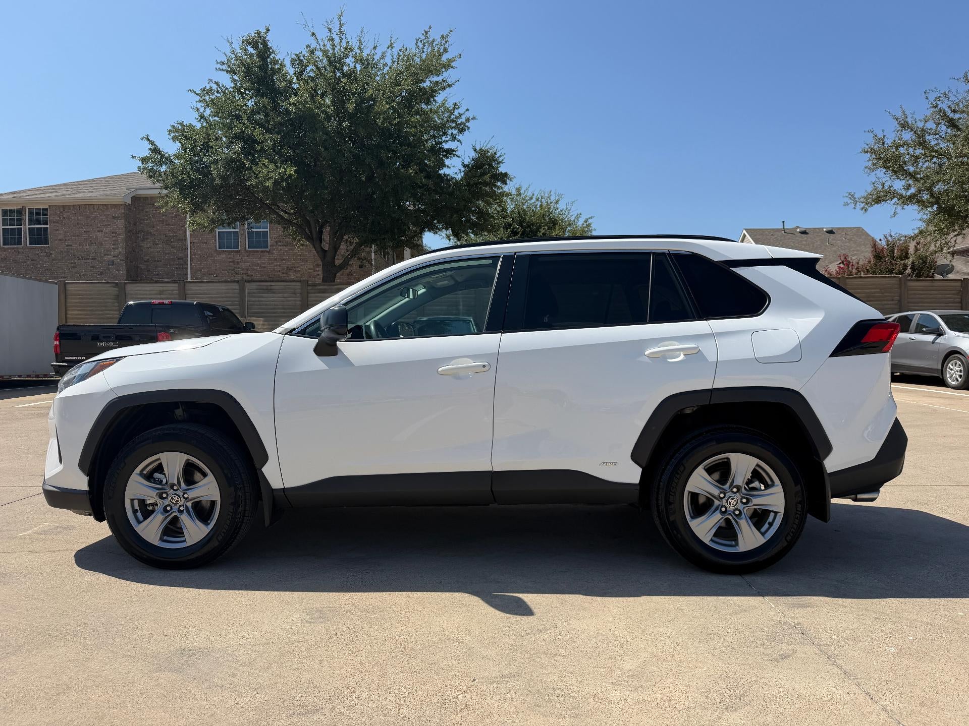 2025 Toyota RAV4 Hybrid LE AWD (Natl)