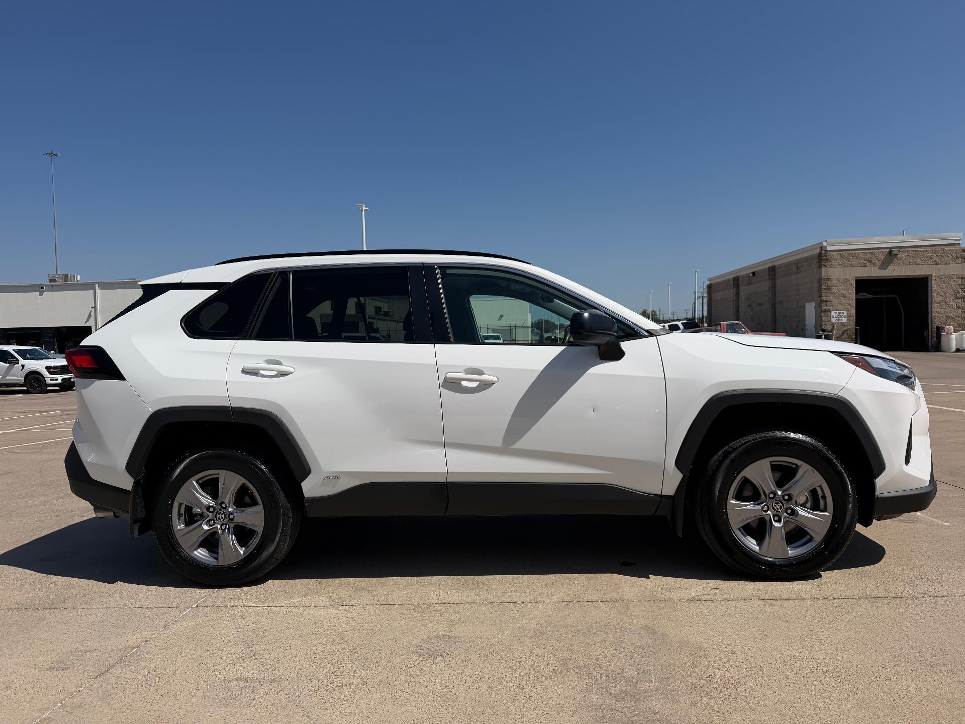 2025 Toyota RAV4 Hybrid LE AWD (Natl)