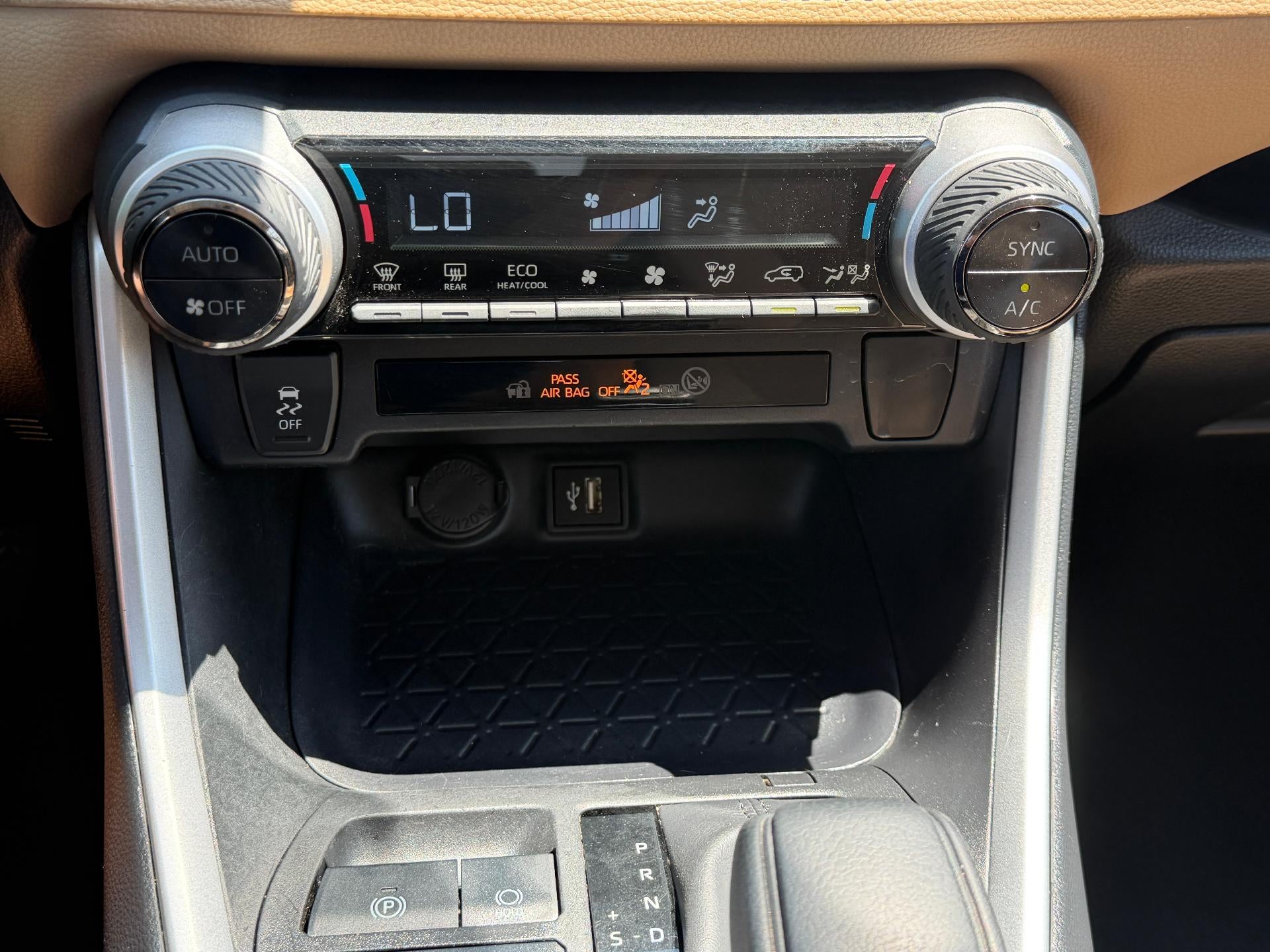 2025 Toyota RAV4 Hybrid LE AWD (Natl)