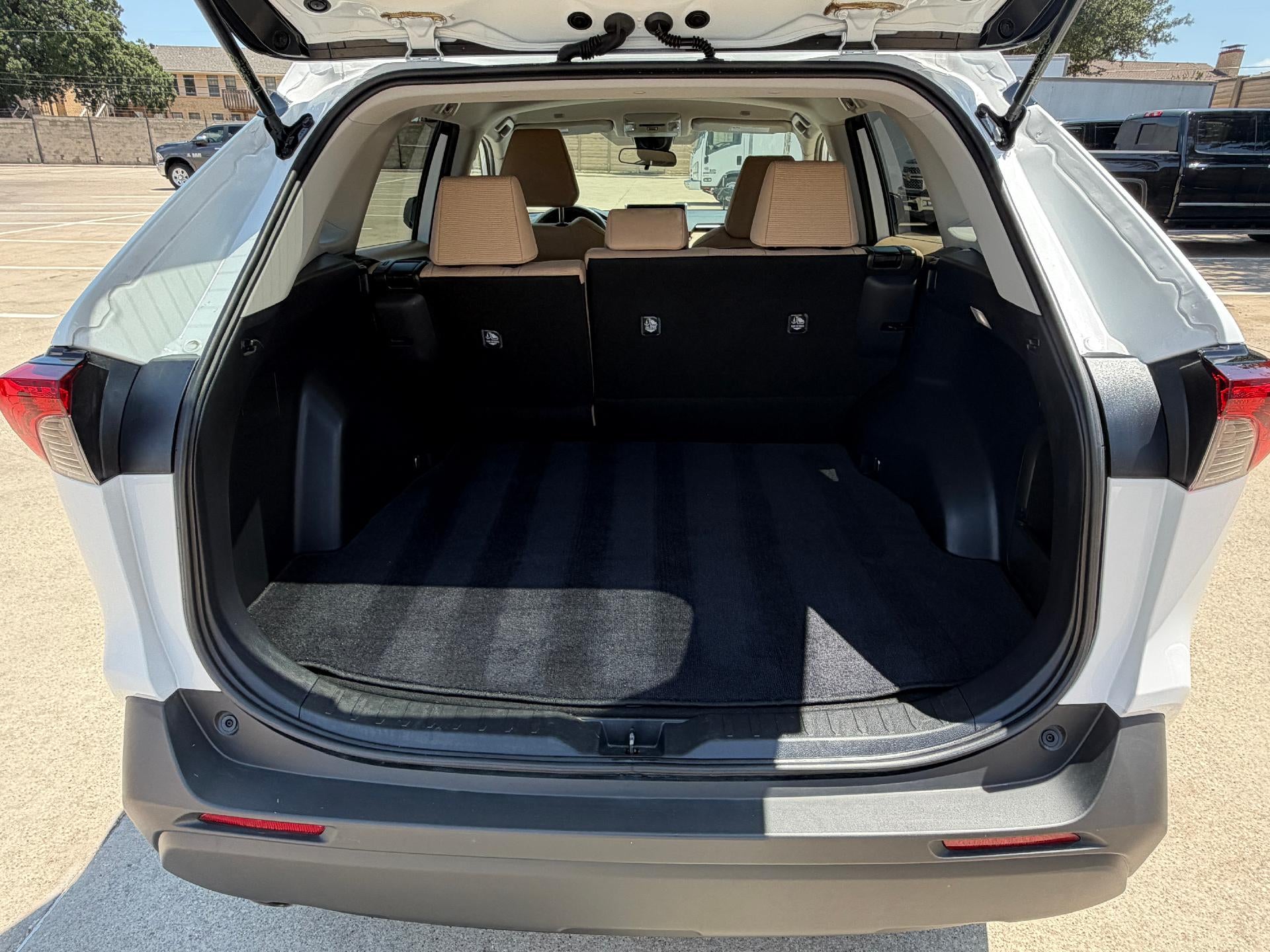 2025 Toyota RAV4 Hybrid LE AWD (Natl)