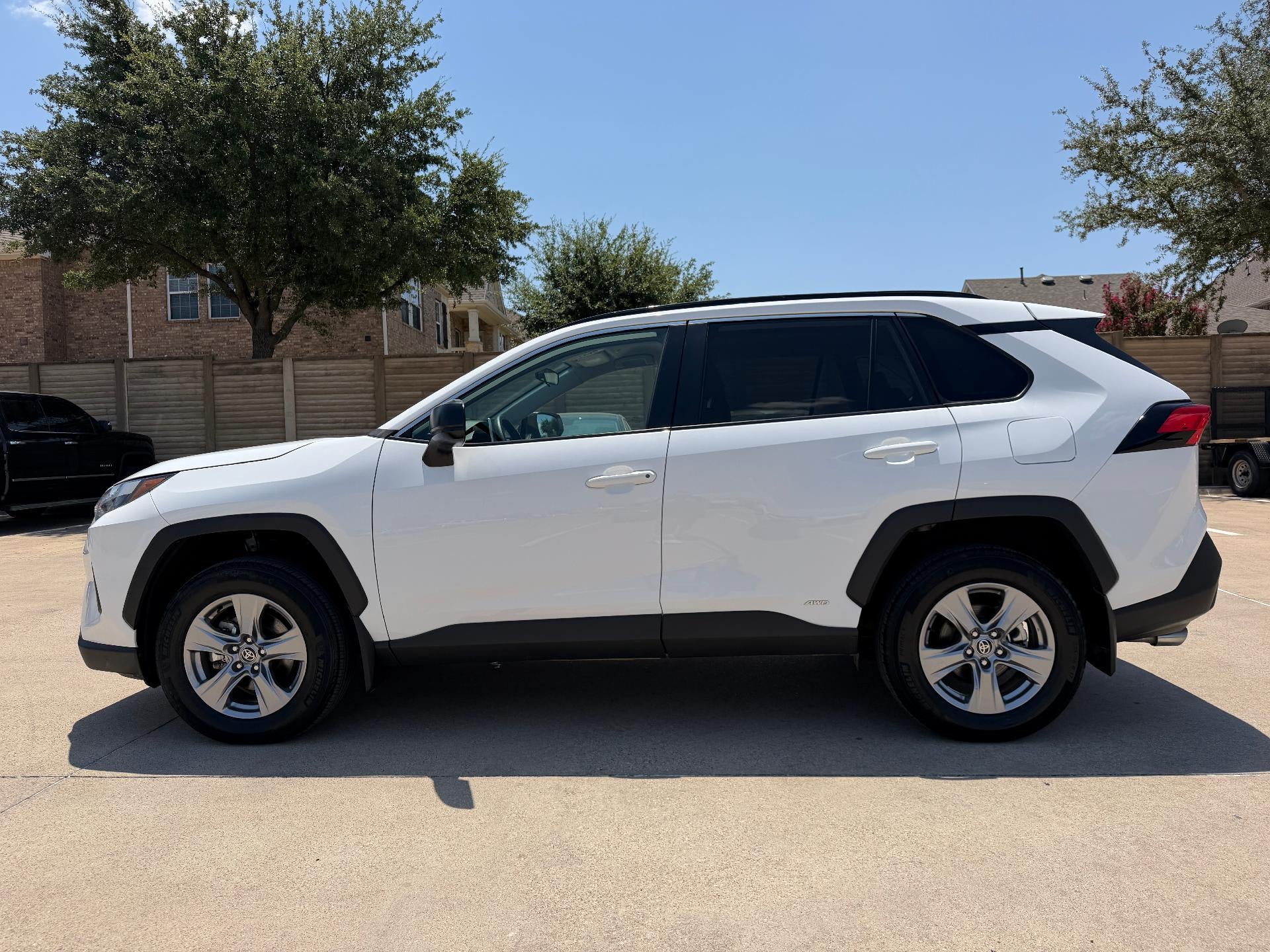 2025 Toyota RAV4 Hybrid LE AWD (Natl)
