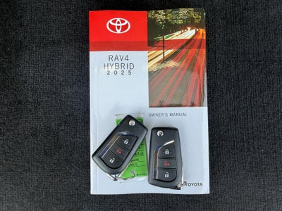 2025 Toyota RAV4 Hybrid LE AWD (Natl)