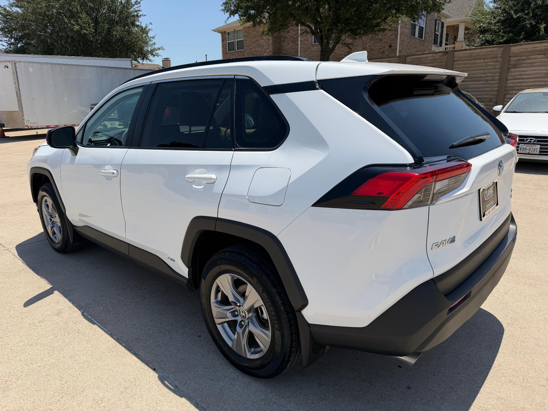 2025 Toyota RAV4 Hybrid LE AWD (Natl)