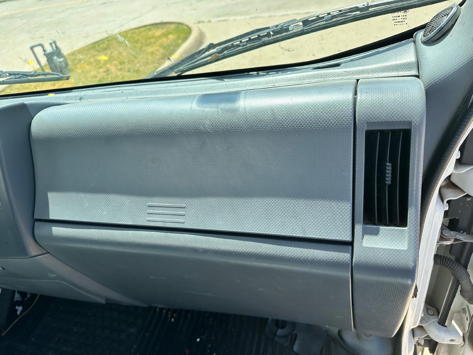 2016 Isuzu NRR DSL REG AT Base