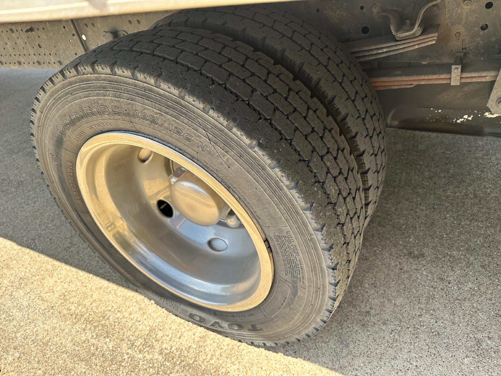 2016 Isuzu NRR DSL REG AT Base