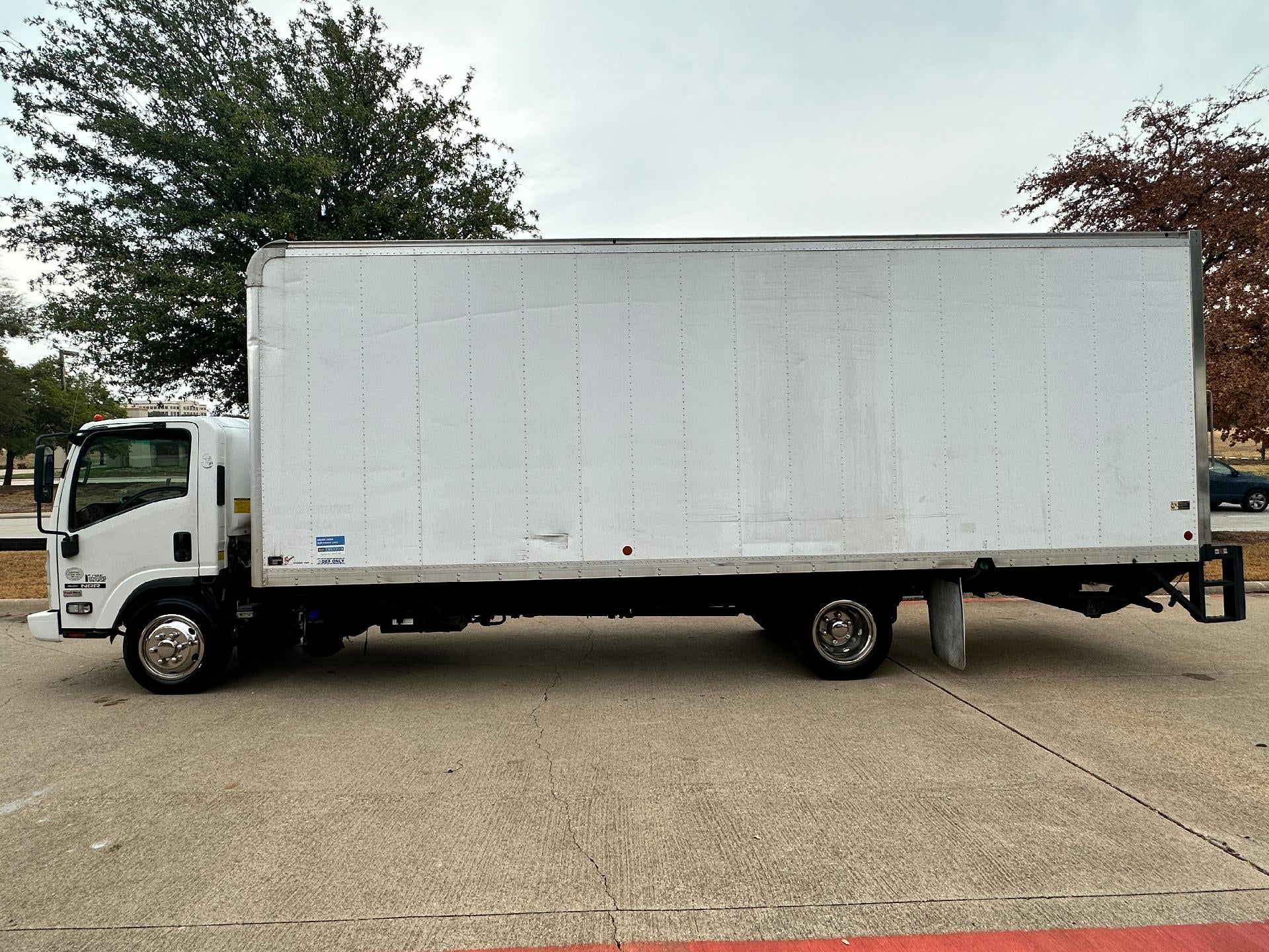 2016 Isuzu NRR DSL REG AT Base