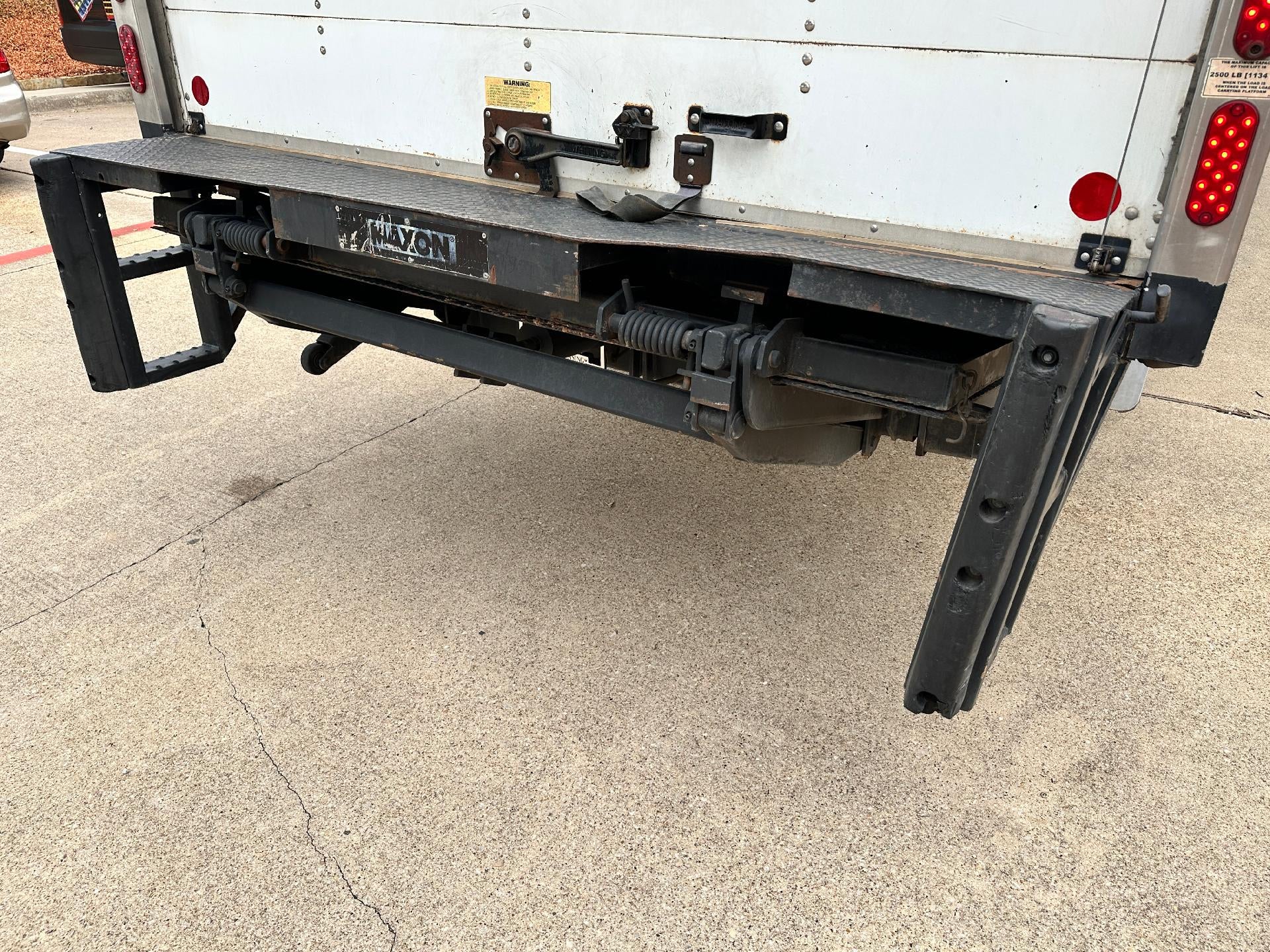 2016 Isuzu NRR DSL REG AT Base