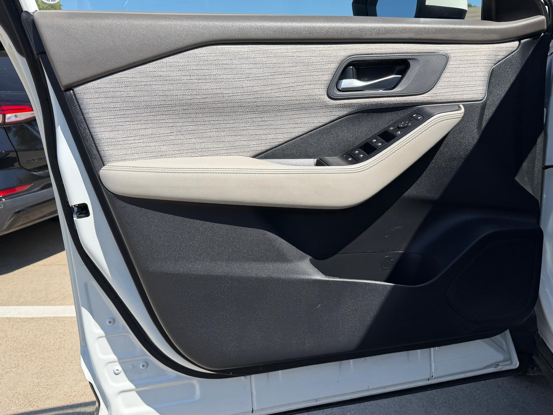 2023 Nissan Rogue FWD SV *Ltd Avail*